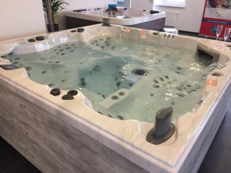 Гидромассажный спа-бассейн WhirlCare K-Luxury-Edition Champion